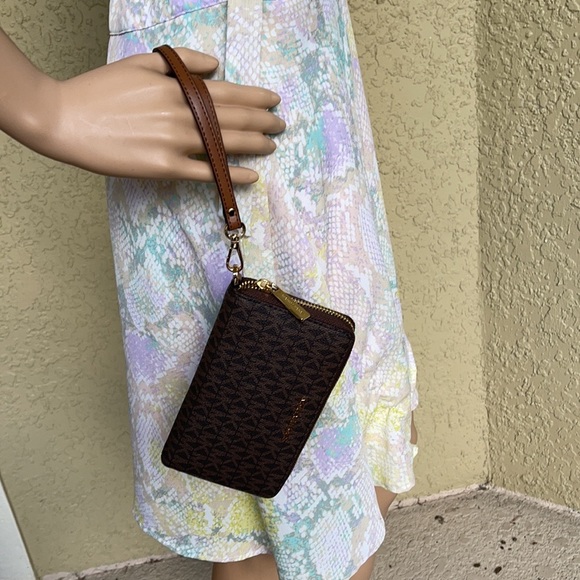 Michael Kors Jet Set Travel Lg Flat Multifunctional Phone Case-Wristlet-Wallet - Picture 11 of 16